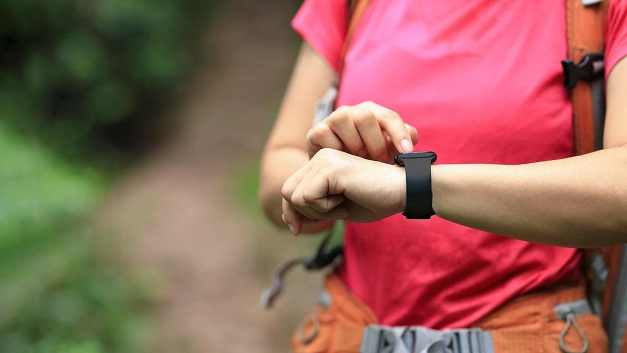 Should One Use A Smartwatch While Traveling?