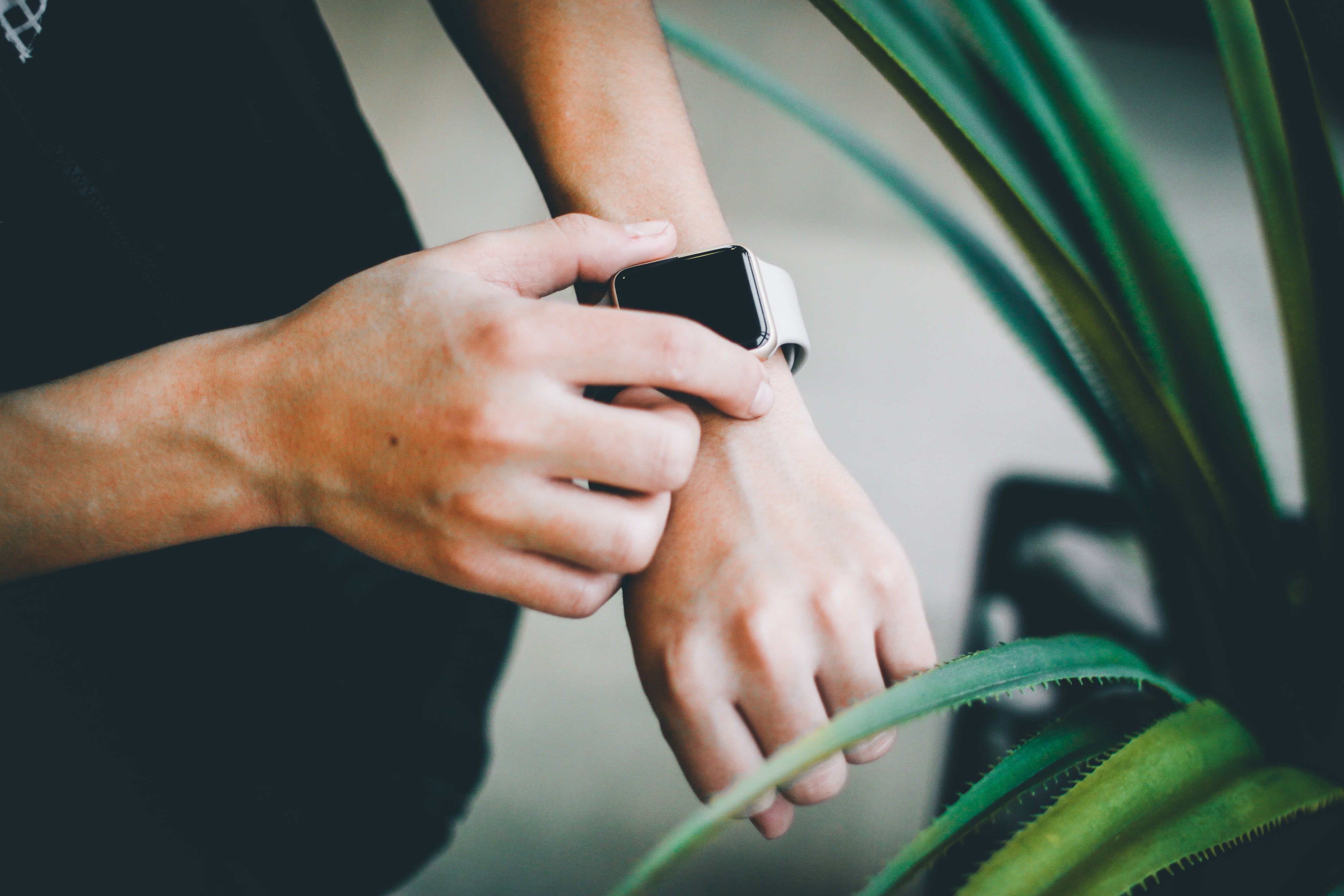 How to Use a Smart Watch? Advantages & Benefits